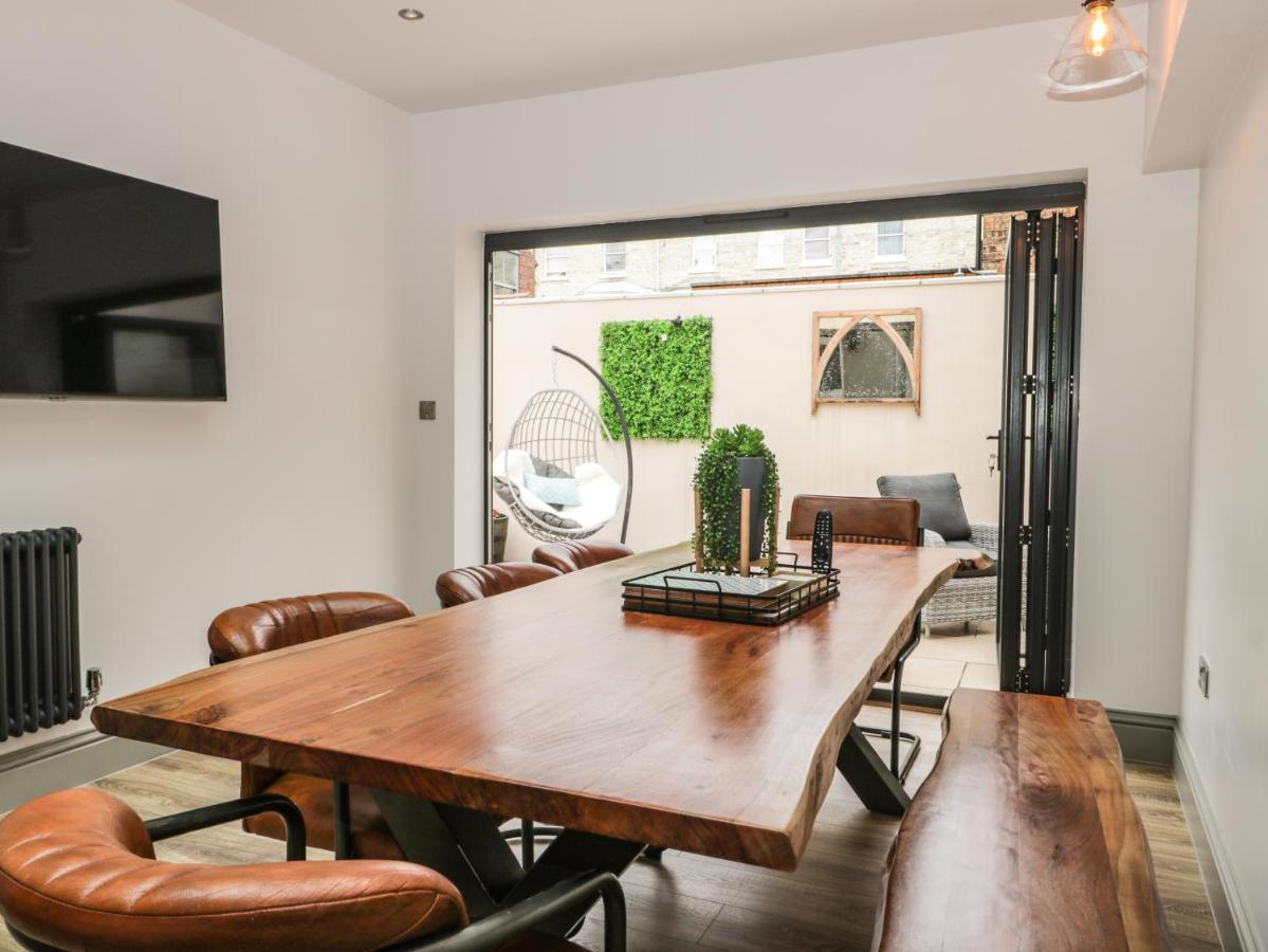 Вилла 39 West Street Скарборо Экстерьер фото